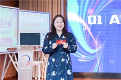 随后5组青年教师正在展位